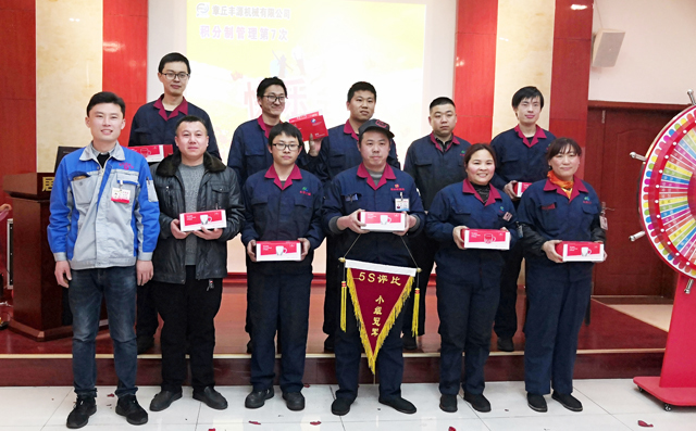 為5S管理PK冠軍及5S標(biāo)兵人員頒獎(jiǎng)。