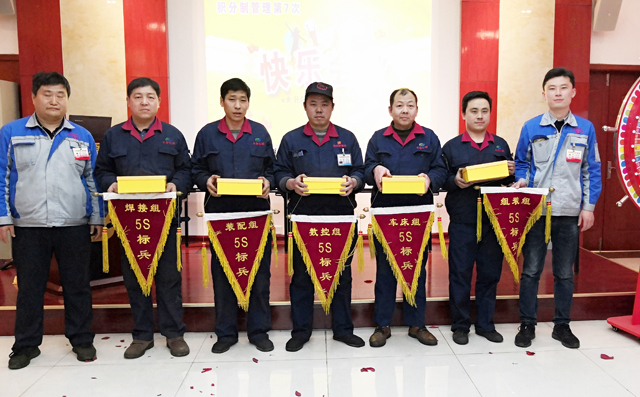 為5S管理PK冠軍及5S標(biāo)兵人員頒獎(jiǎng)。