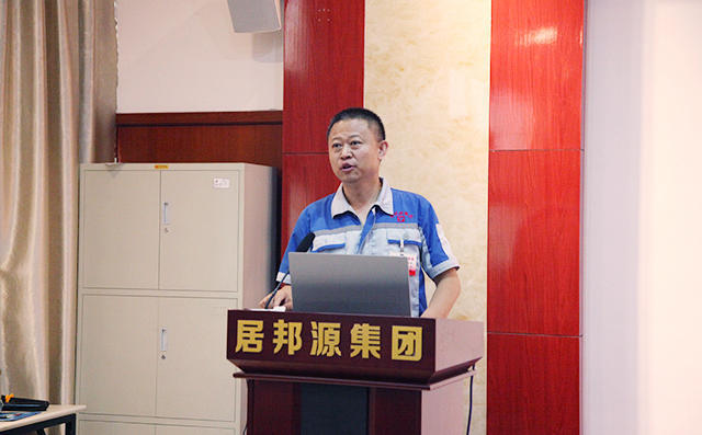 潘榮?？偨?jīng)理會(huì)議總結(jié)發(fā)言