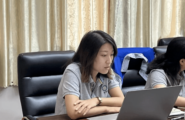 2023年10月6日，章丘豐源機(jī)械組織優(yōu)秀業(yè)務(wù)代表開(kāi)展十一銷售座談會(huì)。本次會(huì)議與以往不同，更多的是分享，是學(xué)習(xí)。