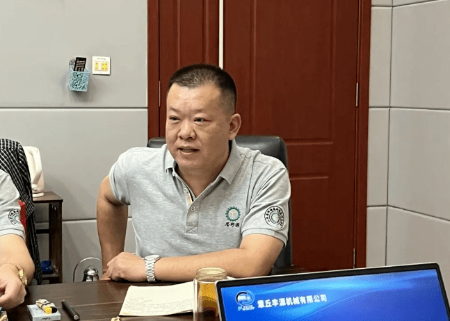 2023年10月6日，章丘豐源機(jī)械組織優(yōu)秀業(yè)務(wù)代表開(kāi)展十一銷售座談會(huì)。本次會(huì)議與以往不同，更多的是分享，是學(xué)習(xí)。