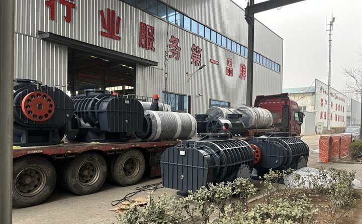 三葉羅茨鼓風(fēng)機(jī).jpg 三葉羅茨鼓風(fēng)機(jī)